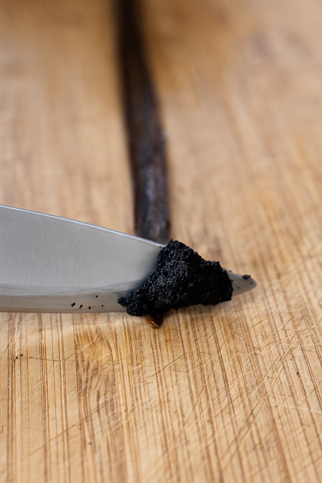 Scraped Luna Vanilla Bean | Luna Vanilla Beans | Buy Vanilla Australia | Gourmet Bourbon Vanilla Beans | Buy Comoros Vanilla Beans | Vanilla Extract 