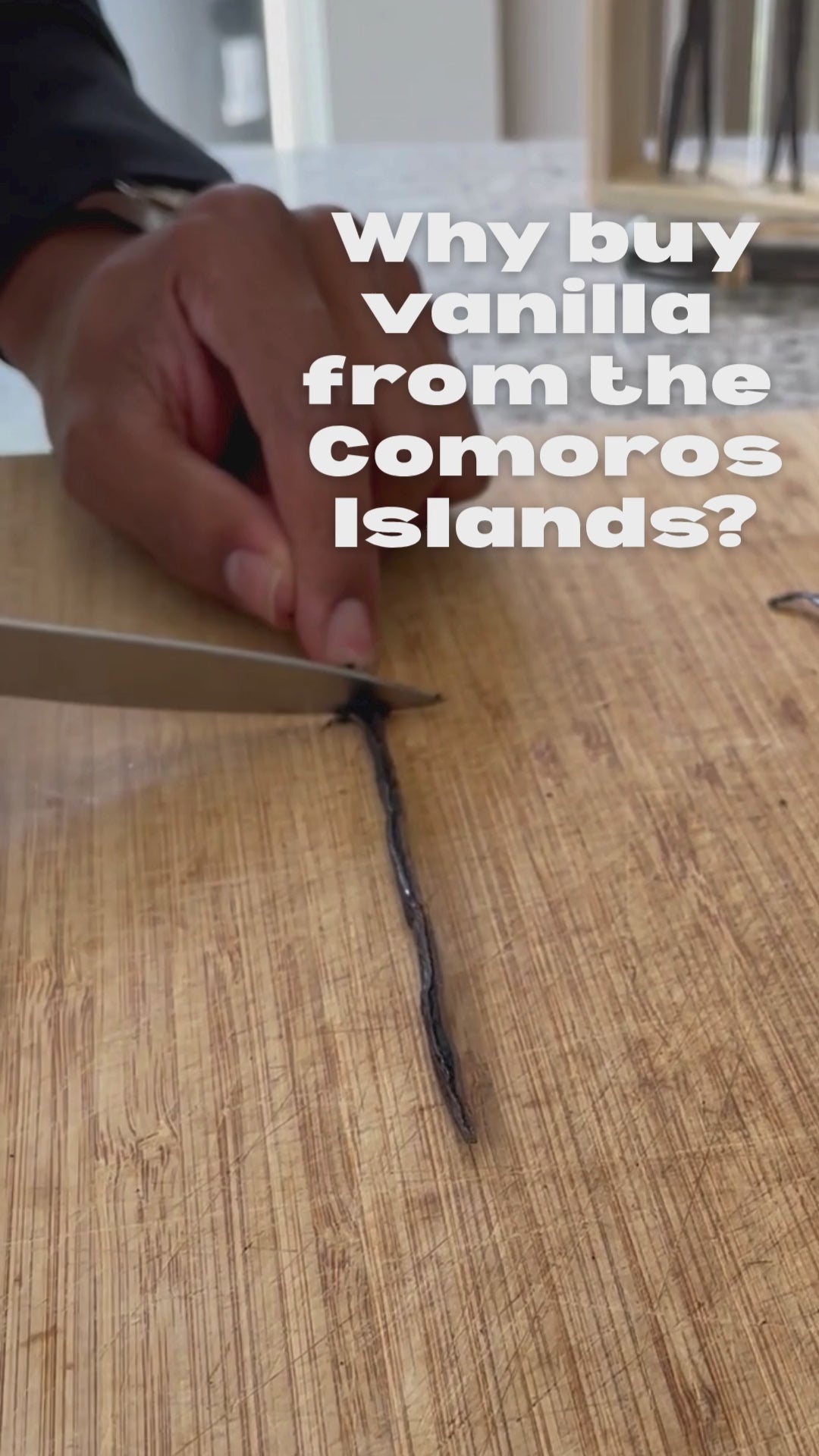 Video of Luna Vanilla Bean being scraped with copious amounts of vanilla caviar | Reasons why to buy Luna Vanilla | Luna Vanilla Beans | Buy Vanilla Australia | Gourmet Bourbon Vanilla Beans | Buy Comoros Vanilla Beans | Vanilla Extract 